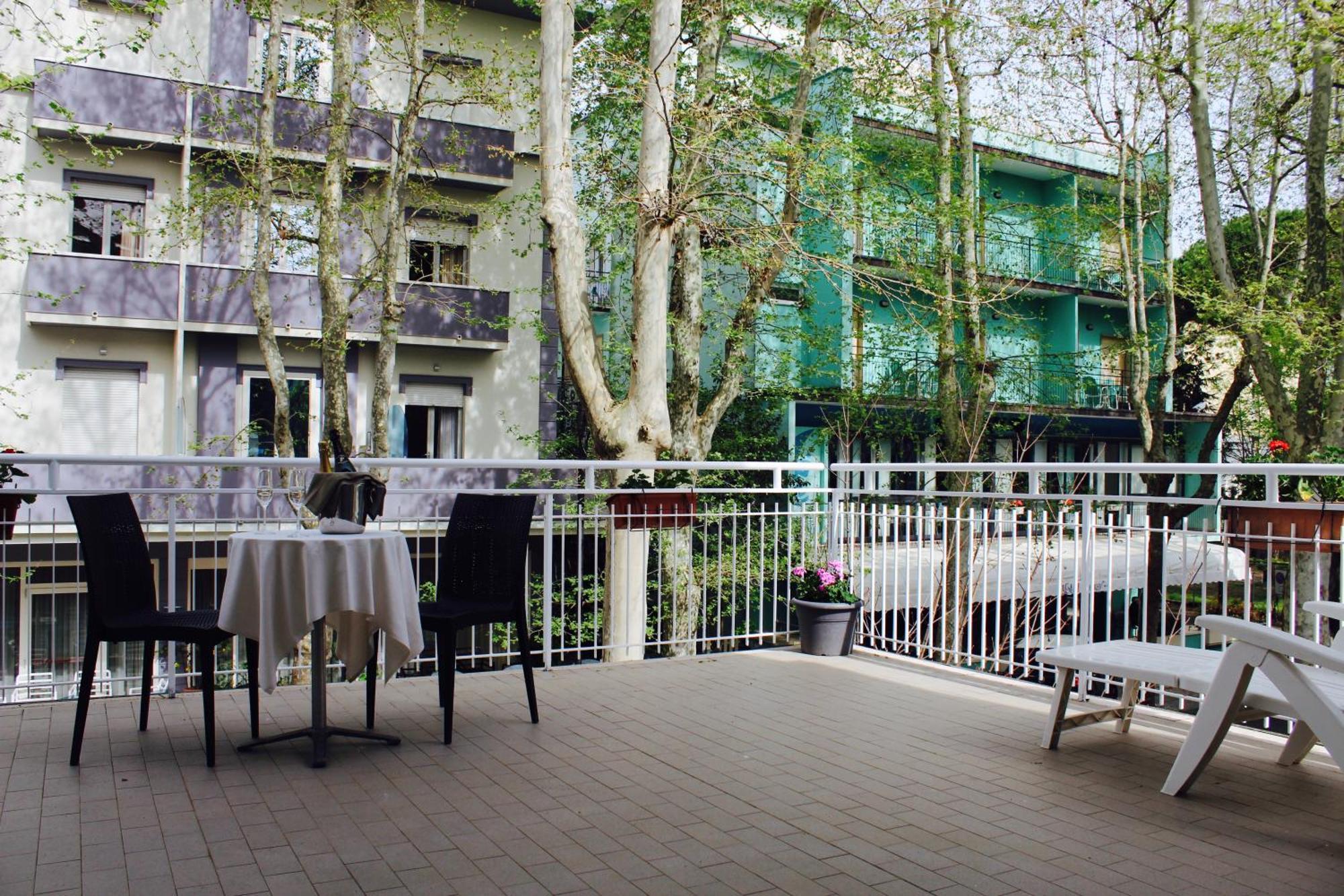 Blue Loft Hotel チェゼナーティコ エクステリア 写真